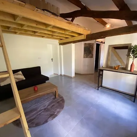 Le A L Ombre Du Coteau Daire