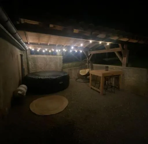 Le à L Ombre Du Coteau *